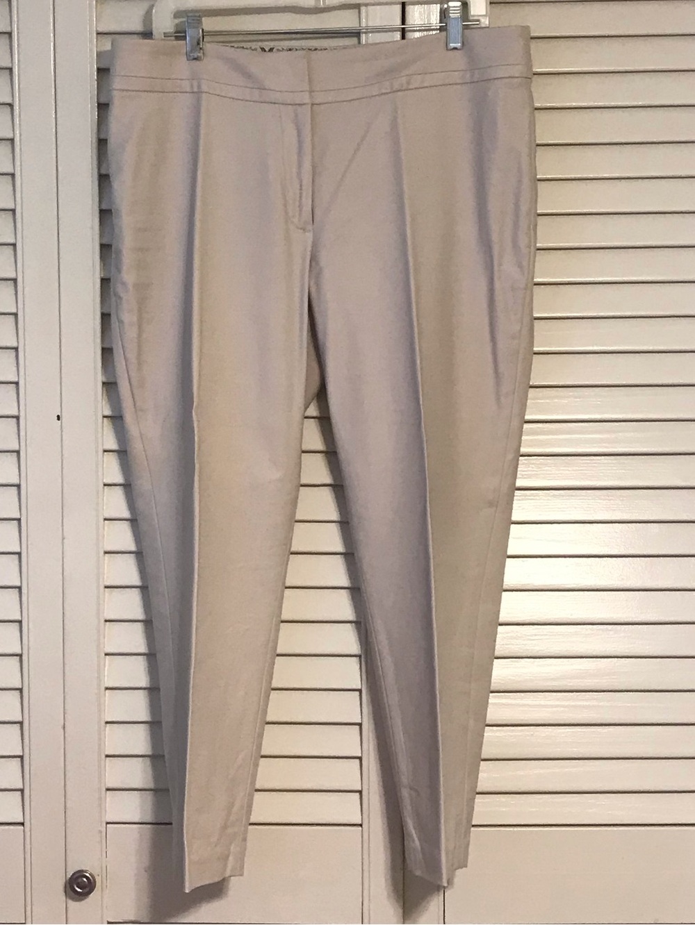 Peter Nygard Women's Slim Ankle Pants in Light Taupe